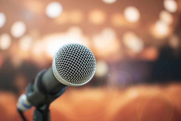 Microphone with shallow depth of field