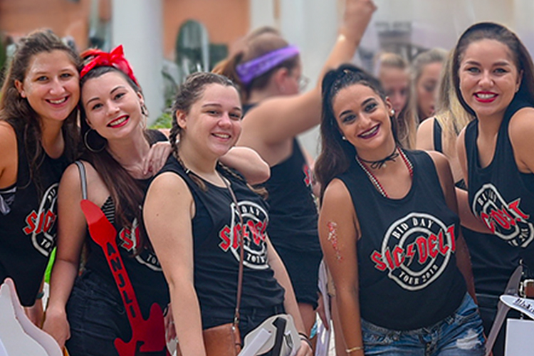 Group of Sigma Delta Tau members