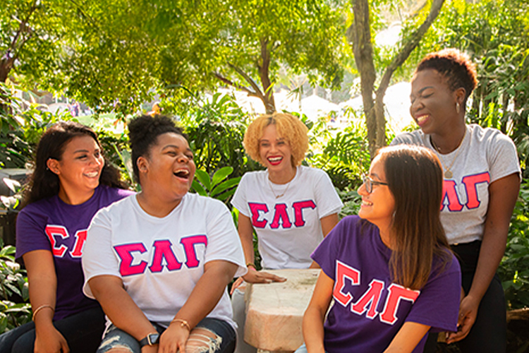 Group of Sigma Lambda Gamma sorority members