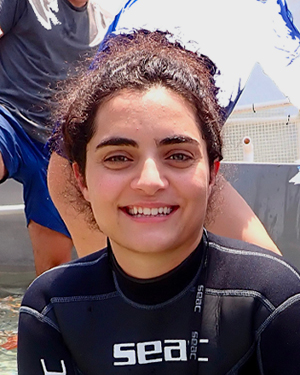 Roxana Aslan headshot