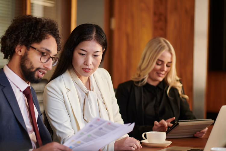 Mastered people on employment law on meeting