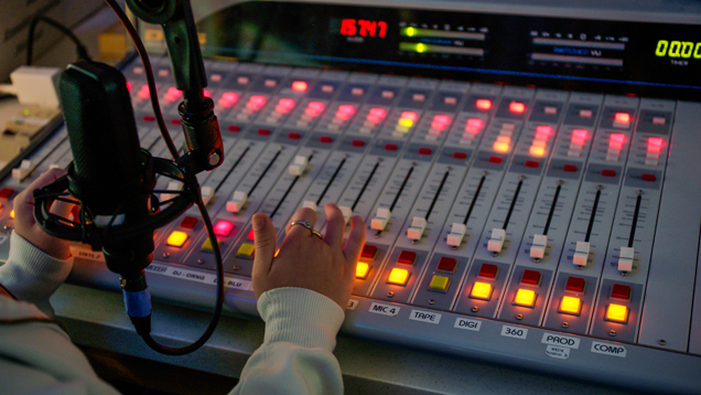 Mako radio closeup