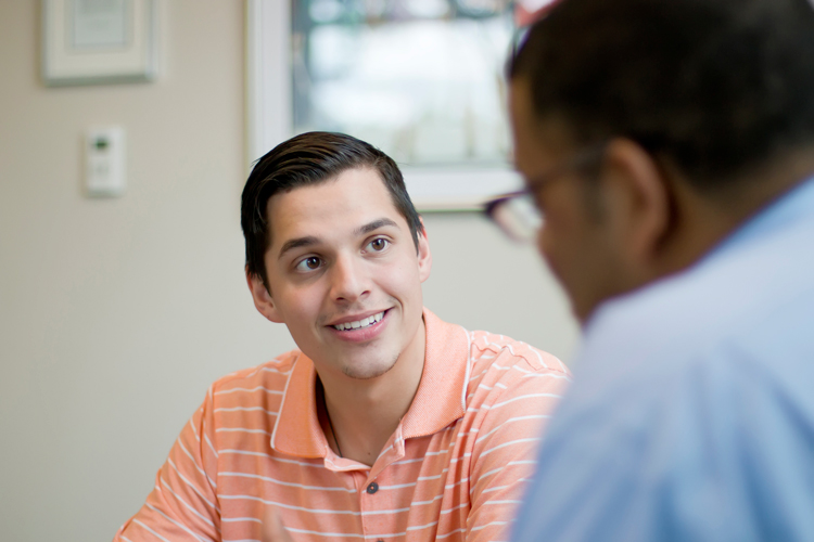 Student speaking with advisor